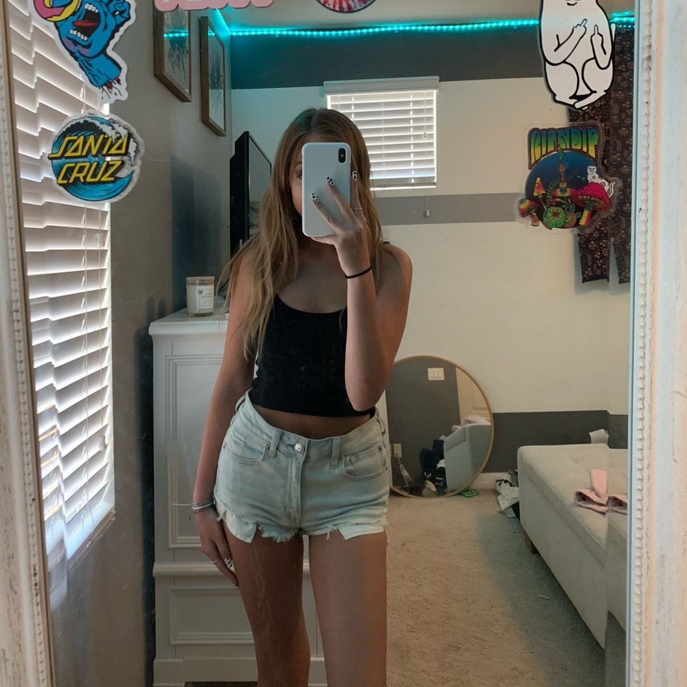 american eagle light wash distressed jean shorts